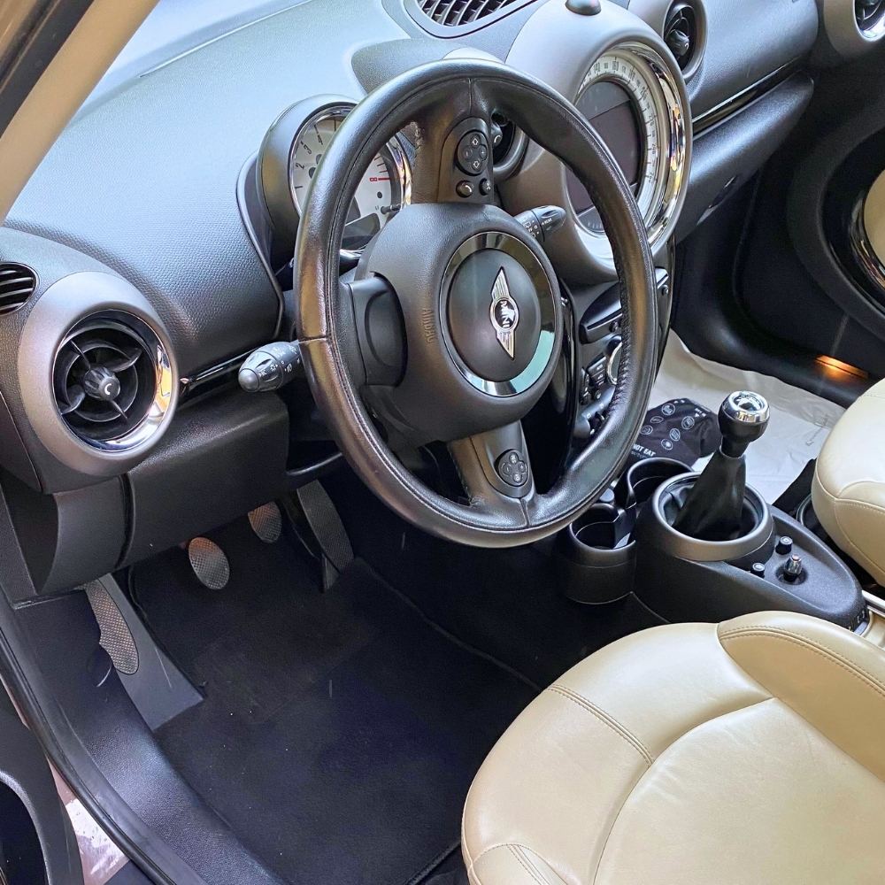 Mini siège conducteur après nettoyage KleanCare