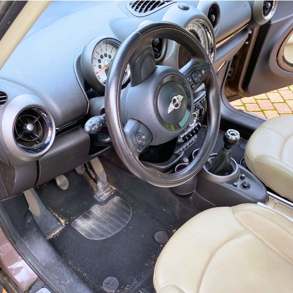 Mini siège conducteur avant nettoyage KleanCare